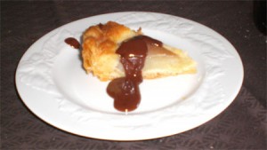 tarta de peras con salsa de chocolate